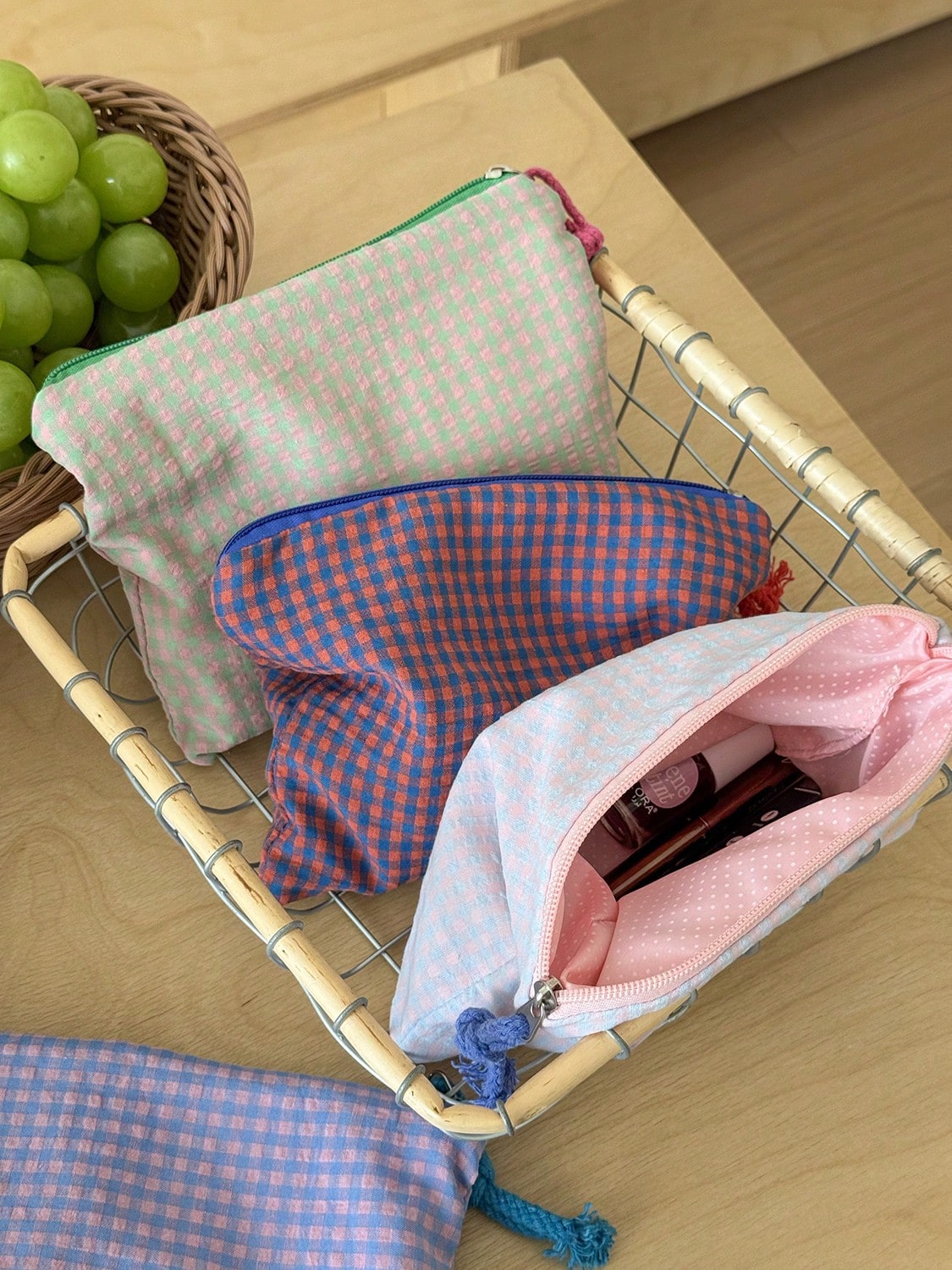 👜 Minimalist Plaid Makeup & Toiletry Organizer Bag – Travel Cosmetic Storage Pouch for Women(Four-piece Set)